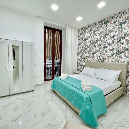 Bed and Breakfast Virgy House Neapel Exterior foto
