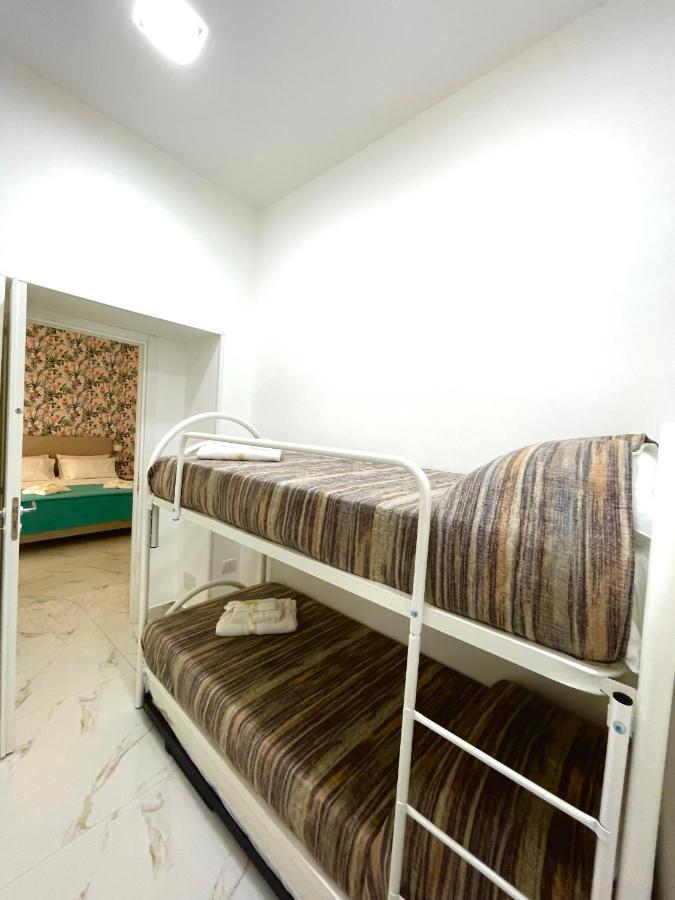 Bed and Breakfast Virgy House Neapel Exterior foto