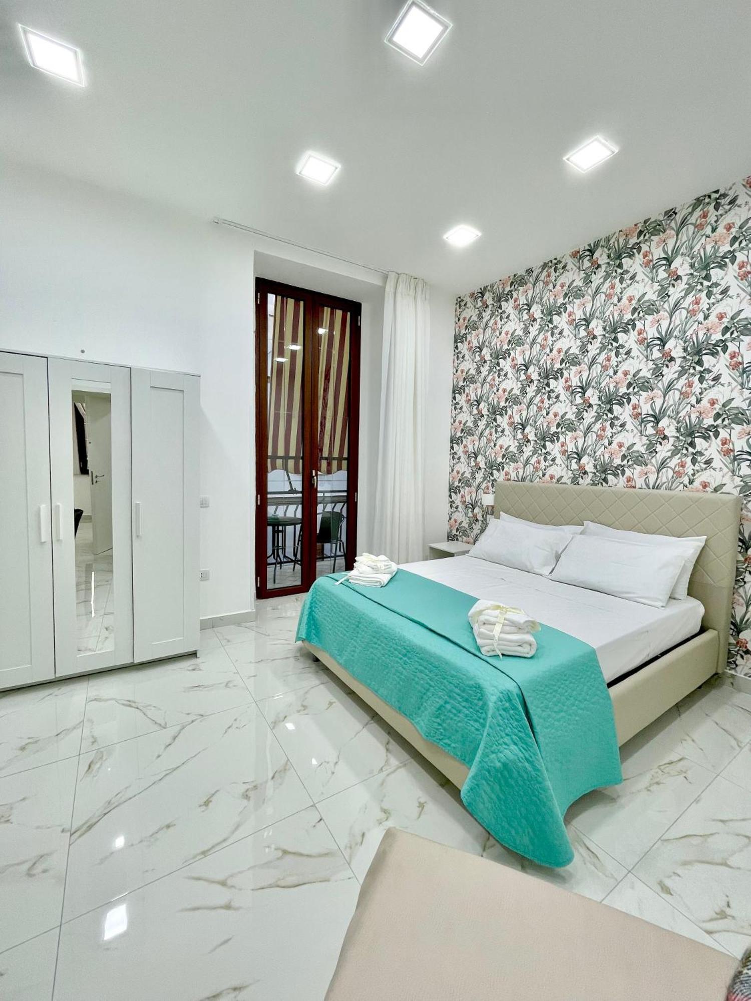Bed and Breakfast Virgy House Neapel Exterior foto